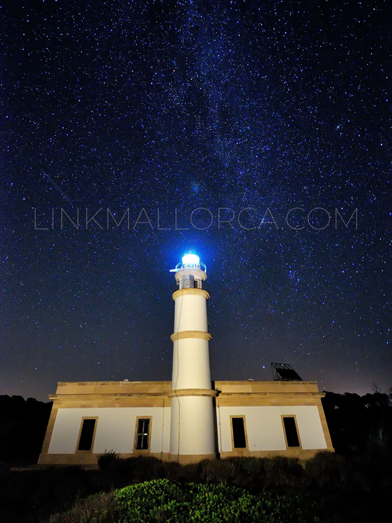 faro-cap-ses-salines-mallorca-noche-via-lactea