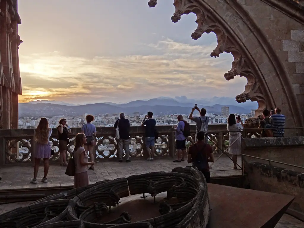 atardecer-terraza-catedral-mallorca