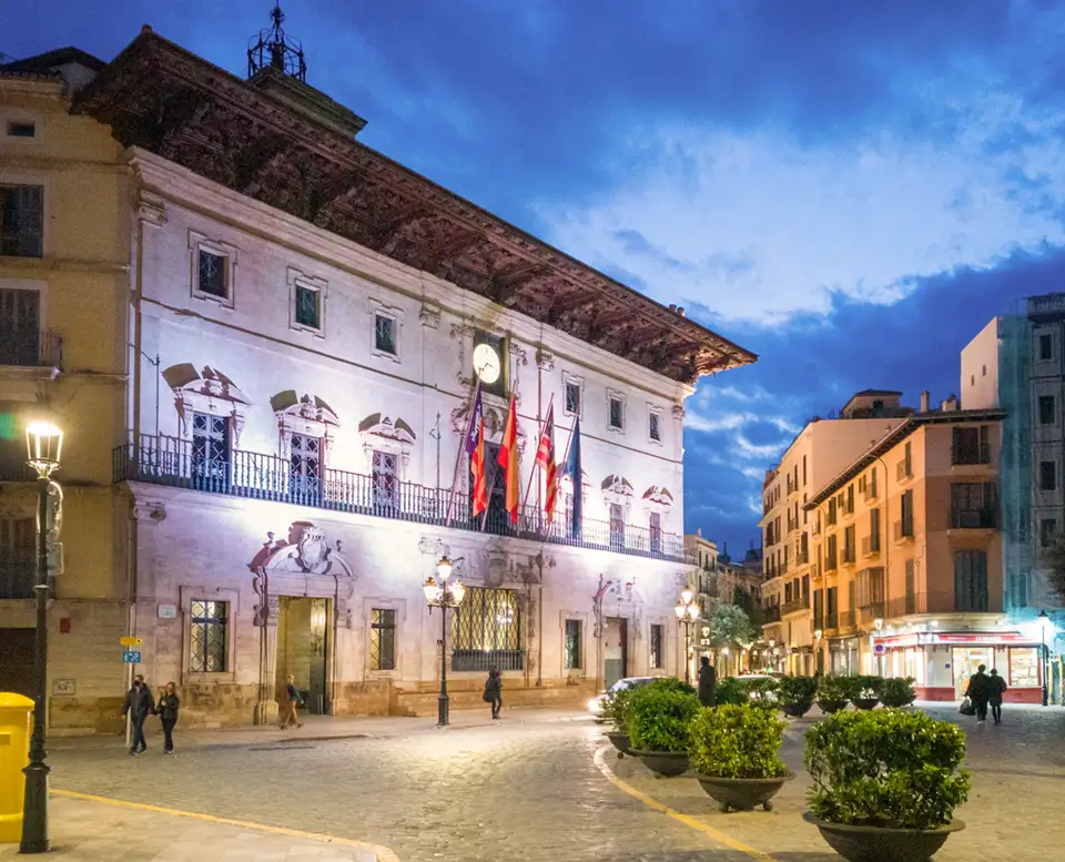 Qué ver en Palma de Mallorca - Plaça de Cort, Ayuntamiento