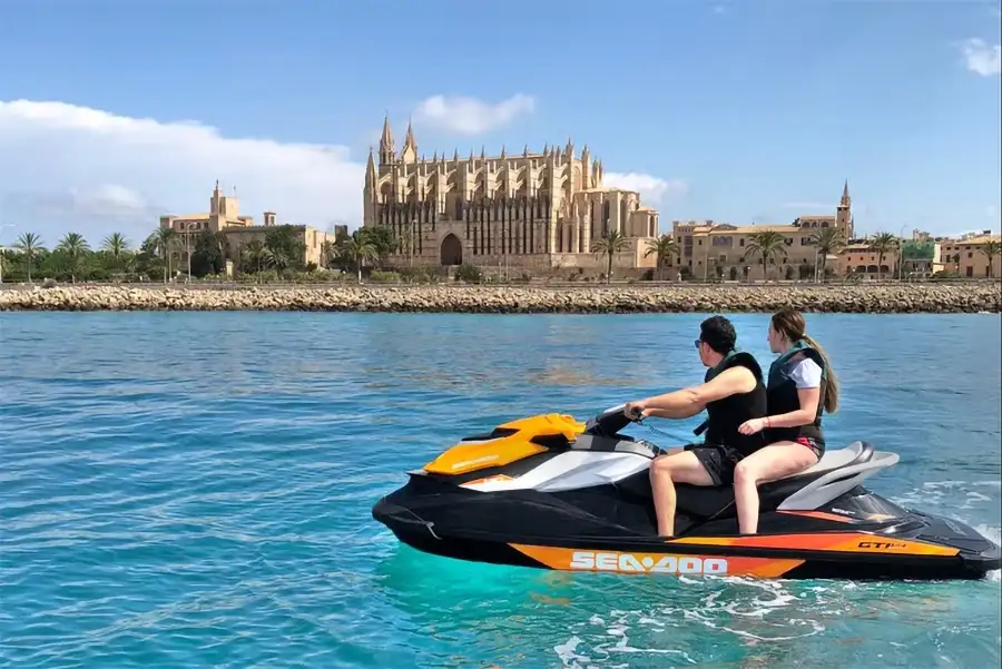 Tour en moto de agua por la Bahía de Palma - Catedral